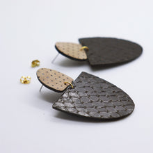 Charger l&#39;image dans la galerie, Boucles d&#39;oreilles •SAMA• noires