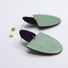 Charger l&#39;image dans la galerie, Boucles d&#39;oreilles •SAMA• vertes