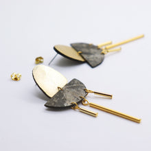 Charger l&#39;image dans la galerie, Boucles d&#39;oreilles •SAMARA• dorées