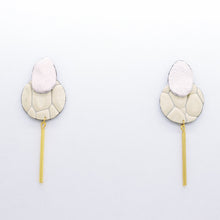 Charger l&#39;image dans la galerie, Boucles d&#39;oreilles •SARA• crèmes