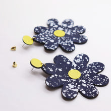 Charger l&#39;image dans la galerie, Boucles d&#39;oreilles •SAINTA• tachetées