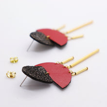 Charger l&#39;image dans la galerie, Boucles d&#39;oreilles •SAMARA• rouges