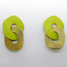 Charger l'image dans la galerie, Boucles d'oreilles en cuir •DAGDA• vertes