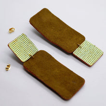 Charger l&#39;image dans la galerie, Boucles d&#39;oreilles •GYNE• kaki