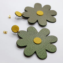 Charger l&#39;image dans la galerie, Boucles d&#39;oreilles •SAINTA• vertes