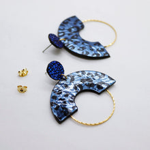 Charger l'image dans la galerie, Boucles d'oreilles • Reservées