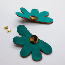 Charger l&#39;image dans la galerie, Boucles d&#39;oreilles •AUBA• vertes