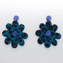 Charger l&#39;image dans la galerie, Boucles d&#39;oreilles •SAINTA• à motifs