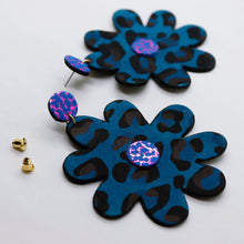 Charger l&#39;image dans la galerie, Boucles d&#39;oreilles •SAINTA• à motifs