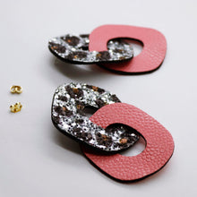 Charger l&#39;image dans la galerie, Boucles d&#39;oreilles •DAGDA• à paillettes