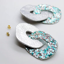 Charger l&#39;image dans la galerie, Boucles d&#39;oreilles •DAGDA• à paillettes