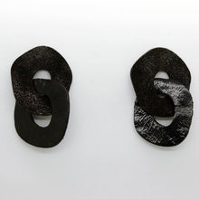 Charger l'image dans la galerie, Boucles d'oreilles en cuir •DAGDA• noires