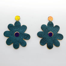 Charger l'image dans la galerie, Boucles d'oreilles en cuir •SAINTA• vertes