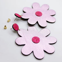Charger l'image dans la galerie, Boucles d'oreilles en cuir •SAINTA• parmes