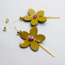 Charger l'image dans la galerie, Boucles d'oreilles en cuir •MILA• moutarde