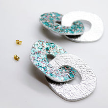 Charger l&#39;image dans la galerie, Boucles d&#39;oreilles en cuir •DAGDA• à paillettes