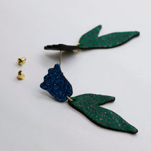 Charger l'image dans la galerie, Boucles d'oreilles en cuir •BIBA• à paillettes