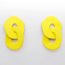 Charger l'image dans la galerie, Boucles d'oreilles en cuir •DAGDA• jaunes