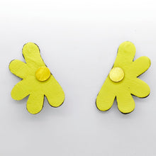 Charger l&#39;image dans la galerie, Boucles d&#39;oreilles en cuir •AUBA• jaunes