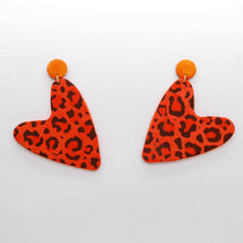 Charger l'image dans la galerie, Boucles d'oreilles en cuir •AMÕR• à motifs