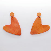 Charger l'image dans la galerie, Boucles d'oreilles en cuir •AMÕR• orangées