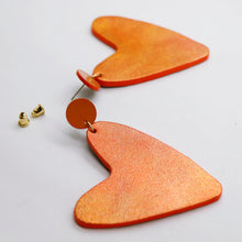 Charger l'image dans la galerie, Boucles d'oreilles en cuir •AMÕR• orangées