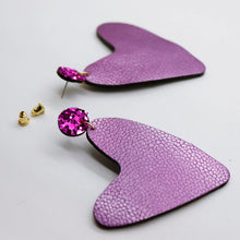 Charger l'image dans la galerie, Boucles d'oreilles en cuir •AMÕR• parmes