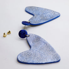 Charger l'image dans la galerie, Boucles d'oreilles en cuir •AMÕR• bleues