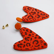 Charger l'image dans la galerie, Boucles d'oreilles en cuir •AMÕR• à motifs