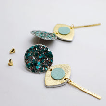 Charger l&#39;image dans la galerie, Boucles d&#39;oreilles en cuir •POTENCO• à paillettes