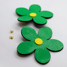 Charger l'image dans la galerie, Boucles d'oreilles en cuir •RITA• vertes