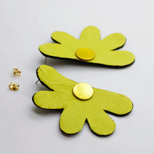 Charger l&#39;image dans la galerie, Boucles d&#39;oreilles en cuir •AUBA• jaunes