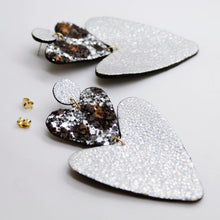 Charger l'image dans la galerie, Boucles d'oreilles en cuir •BELLÄ• à paillettes