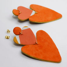 Charger l'image dans la galerie, Boucles d'oreilles en cuir •BELLÄ• à motifs