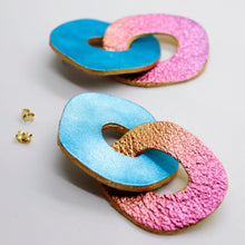 Charger l&#39;image dans la galerie, Boucles d&#39;oreilles en cuir •DAGDA• bicolores