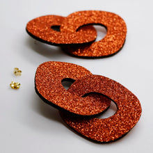 Charger l&#39;image dans la galerie, Boucles d&#39;oreilles en cuir •DAGDA• à paillettes