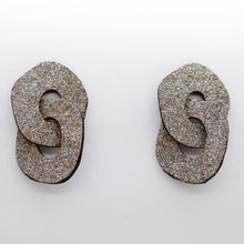 Charger l'image dans la galerie, Boucles d'oreilles en cuir •DAGDA• à paillettes
