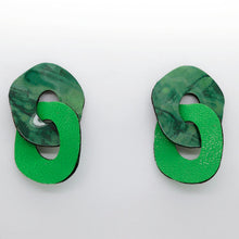 Charger l'image dans la galerie, Boucles d'oreilles en cuir •DAGDA• vertes