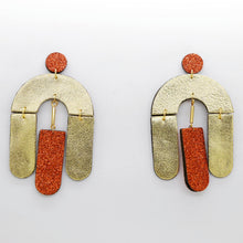 Charger l'image dans la galerie, Boucles d'oreilles en cuir •SOCA• à paillettes