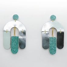 Charger l'image dans la galerie, Boucles d'oreilles en cuir •SOCA• à paillettes