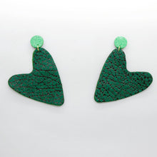 Charger l'image dans la galerie, Boucles d'oreilles en cuir •AMÕR• vertes