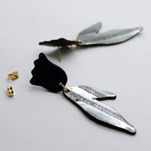 Charger l'image dans la galerie, Boucles d'oreilles en cuir •BIBA• argenté