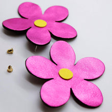Charger l'image dans la galerie, Boucles d'oreilles en cuir •RITA• roses