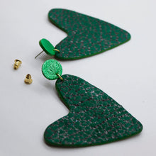 Charger l'image dans la galerie, Boucles d'oreilles en cuir •AMÕR• vertes
