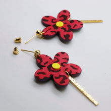 Charger l'image dans la galerie, Boucles d'oreilles en cuir •MILA• à motifs