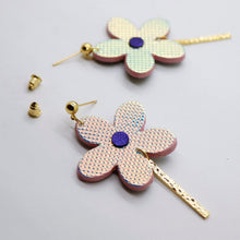Charger l'image dans la galerie, Boucles d'oreilles en cuir •MILA• irisées