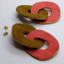 Charger l'image dans la galerie, Boucles d'oreilles en cuir •DAGDA• bicolores