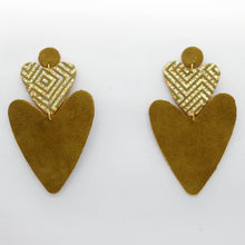 Charger l'image dans la galerie, Boucles d'oreilles en cuir •BELLÄ• à motifs