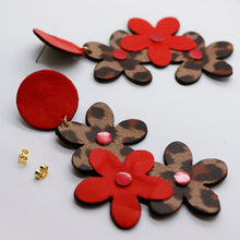 Charger l'image dans la galerie, Boucles d'oreilles en cuir •NENETTE• à motifs