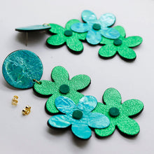 Charger l'image dans la galerie, Boucles d'oreilles en cuir •NENETTE• vertes